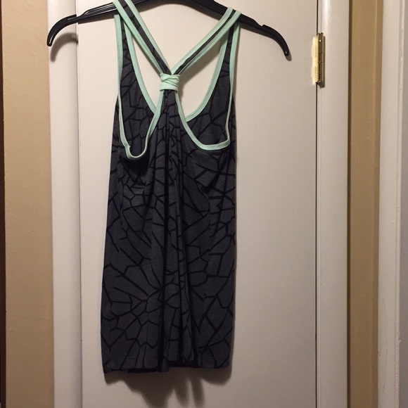 Old Navy Active tee - Picture 2 of 2